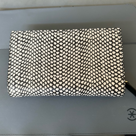 ❤️Vince Camuto Leather Wallet NWT - Picture 2 of 9